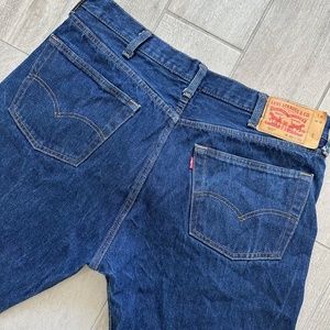 (Like New) Men's Levi's 501 Authentic Original Button Fly Jeans. Men's 40 x 30